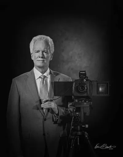 A professional black and white self-portrait of Kevin G. Saunders, Master Portrait Artist, with his 150-megapixel view camera.